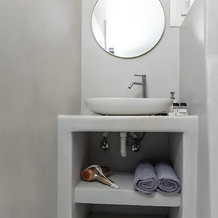 Helios Apartment *
